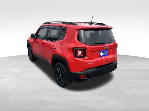 Used 2019 Jeep Renegade Latitude w/ Cold Weather Group image 4