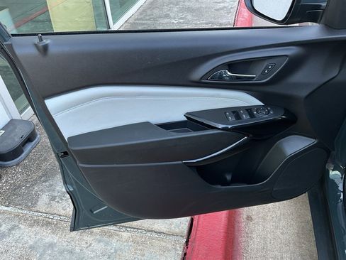 Used 2025 Chevrolet Trax LT image 13