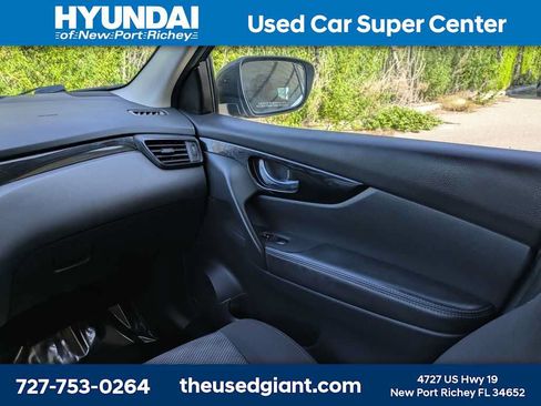 Used 2018 Nissan Rogue Sport SV w/ SV All-Weather Package AWD/4WD image 20