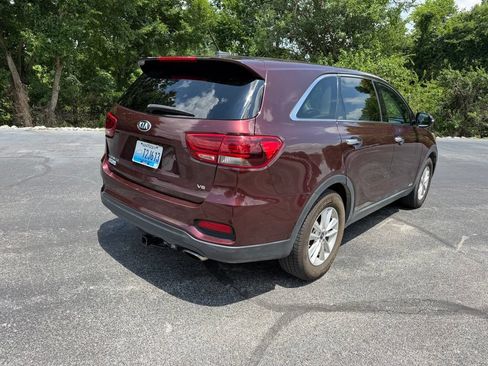 Used 2019 Kia Sorento AWD V6 image 3