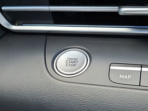Used 2025 Hyundai Elantra Limited FWD image 23