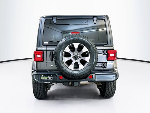 Used 2018 Jeep Wrangler Unlimited Sahara image 7