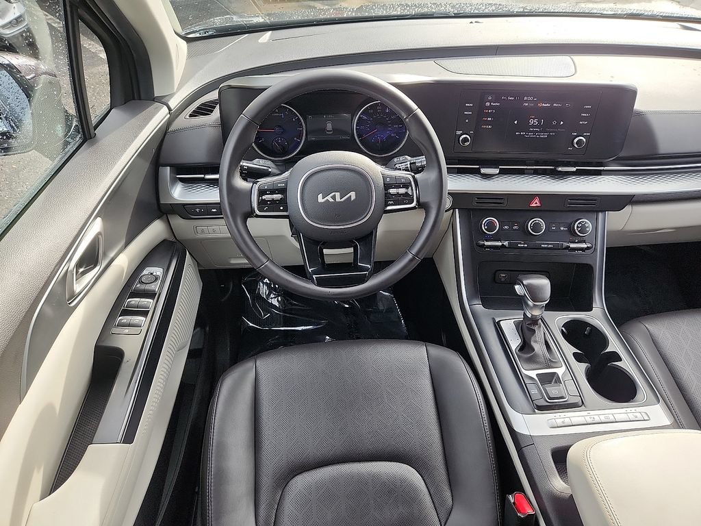 Used 2024 Kia Carnival LX FWD image 11