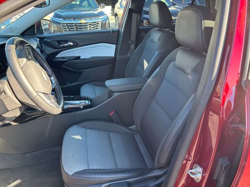 Used 2025 Chevrolet Trax LT w/ LT Convenience Package image 30