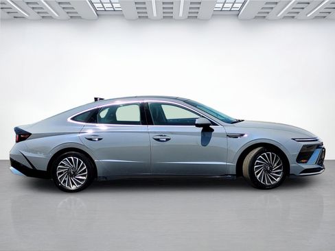 New 2026 Hyundai Sonata Limited FWD image 3