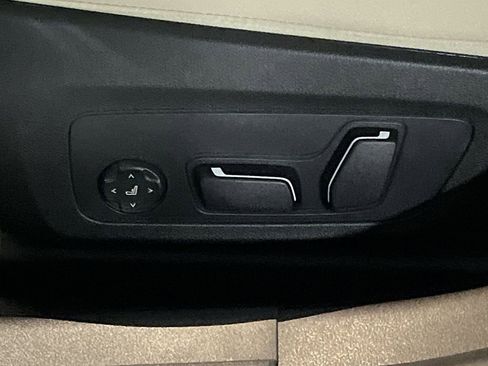 New 2025 BMW 330i xDrive Sedan w/ Convenience Package image 12