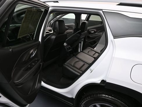 Used 2023 GMC Terrain SLT image 10