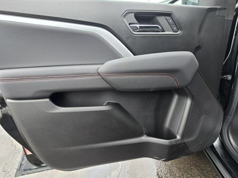 Used 2024 Chevrolet Colorado Z71 w/ Z71 Convenience Package 2 image 16