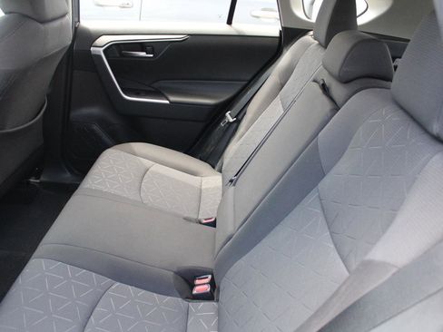 Used 2020 Toyota RAV4 XLE w/ Carpet Mat Package FWD image 7