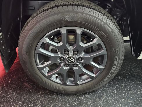 Used 2024 Toyota Tundra Platinum AWD/4WD image 19