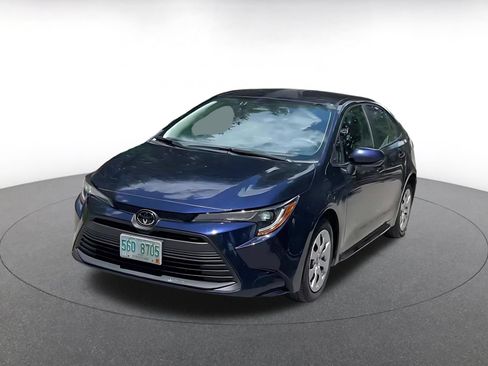 Used 2025 Toyota Corolla LE FWD image 7