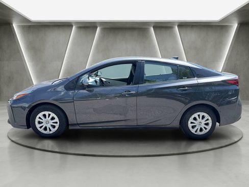 Used 2022 Toyota Prius LE FWD image 4