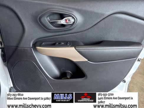 Used 2018 Jeep Cherokee Limited AWD/4WD image 17