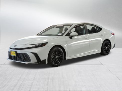 Certified 2025 Toyota Camry SE image 2