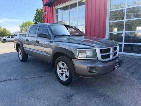 Used 2010 Dodge Dakota Big Horn AWD/4WD image 2