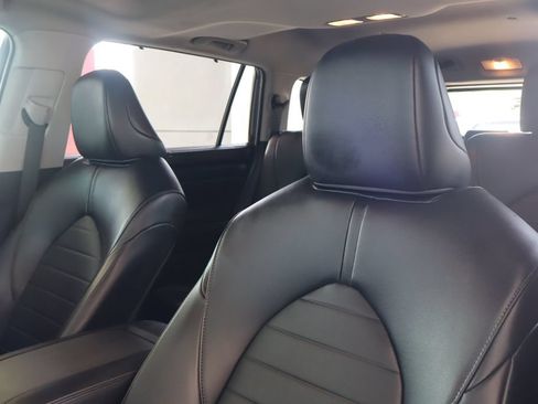 Used 2022 Toyota Highlander XLE FWD image 16