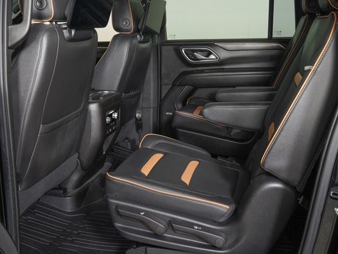 Used 2021 GMC Yukon XL AT4 w/ AT4 Premium Plus Package AWD/4WD image 14
