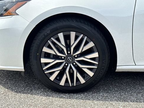 Certified 2024 Nissan Altima 2.5 SV AWD/4WD image 11