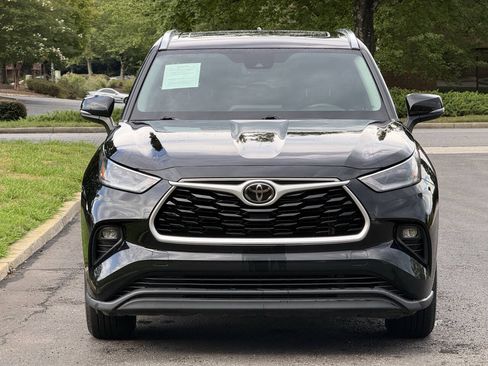Used 2021 Toyota Highlander XLE FWD image 4