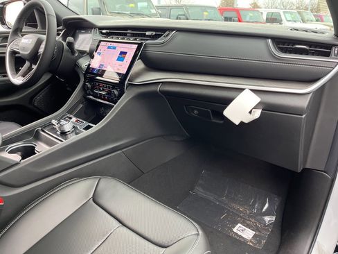 New 2025 Jeep Grand Cherokee L Limited w/ Luxury Tech Group II image 41