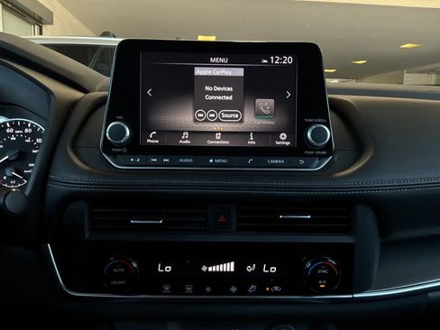Used 2025 Nissan Rogue SV FWD image 29