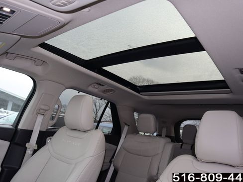 Used 2023 Ford Explorer Platinum w/ Technology Package image 12