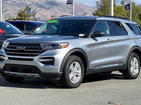 Used 2023 Ford Explorer XLT w/ Equipment Group 202A image 8