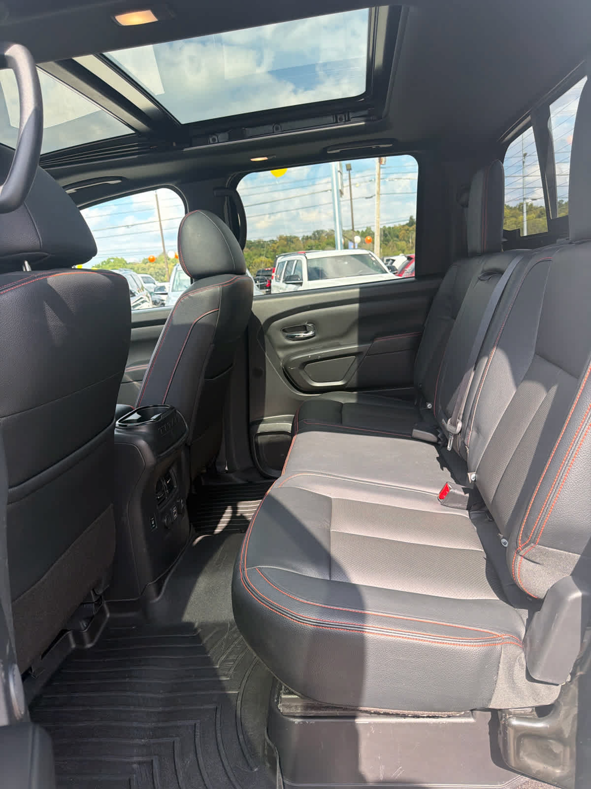 Used 2021 Nissan Titan PRO-4X w/ Pro-4x Convenience Package AWD/4WD image 12