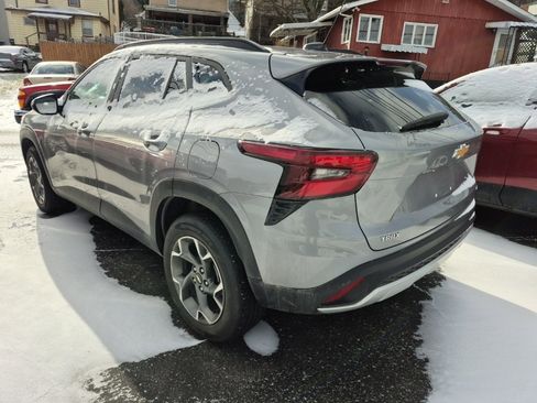 Used 2024 Chevrolet Trax LT w/ Driver Confidence Package image 4