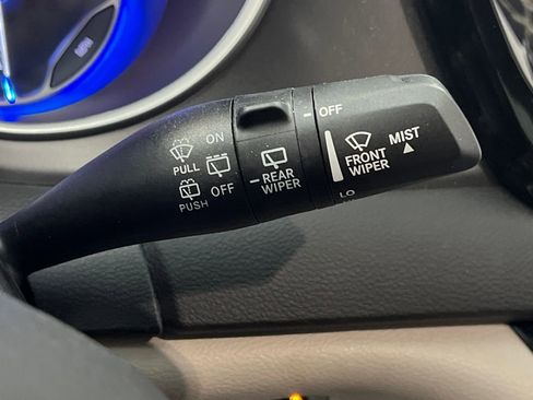 Used 2024 Chrysler Pacifica Touring-L image 57