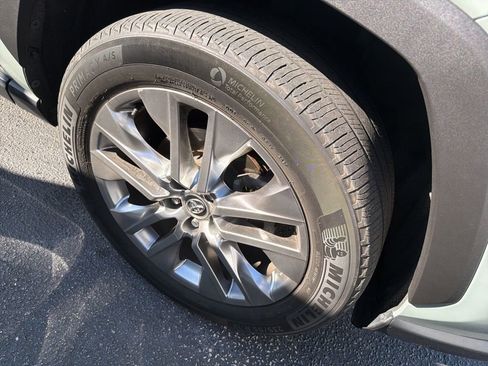 Used 2021 Toyota RAV4 XLE Premium image 11