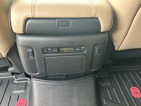 Used 2024 Nissan Armada Platinum w/ Captain's Chairs Package RWD image 11