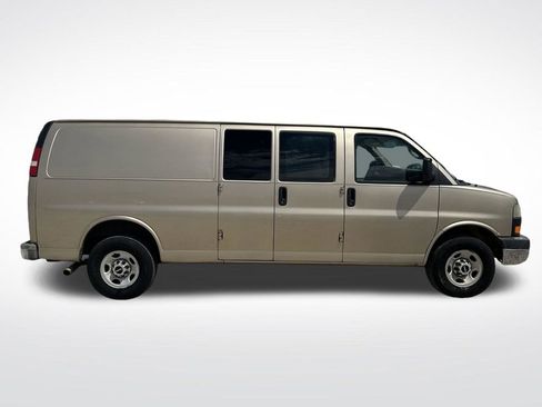 Used 2010 GMC Savana 3500 Extended w/ Chrome Appearance Package image 8