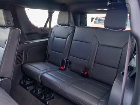 Used 2025 Chevrolet Suburban Z71 image 26