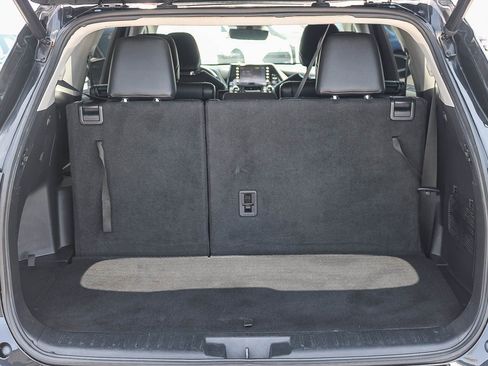Used 2021 Toyota Highlander XLE FWD image 26