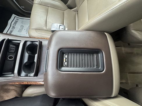 Used 2017 Chevrolet Suburban Premier image 25