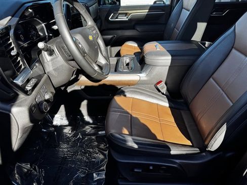 Used 2025 Chevrolet Silverado 3500 High Country w/ High Country Premium Package image 5