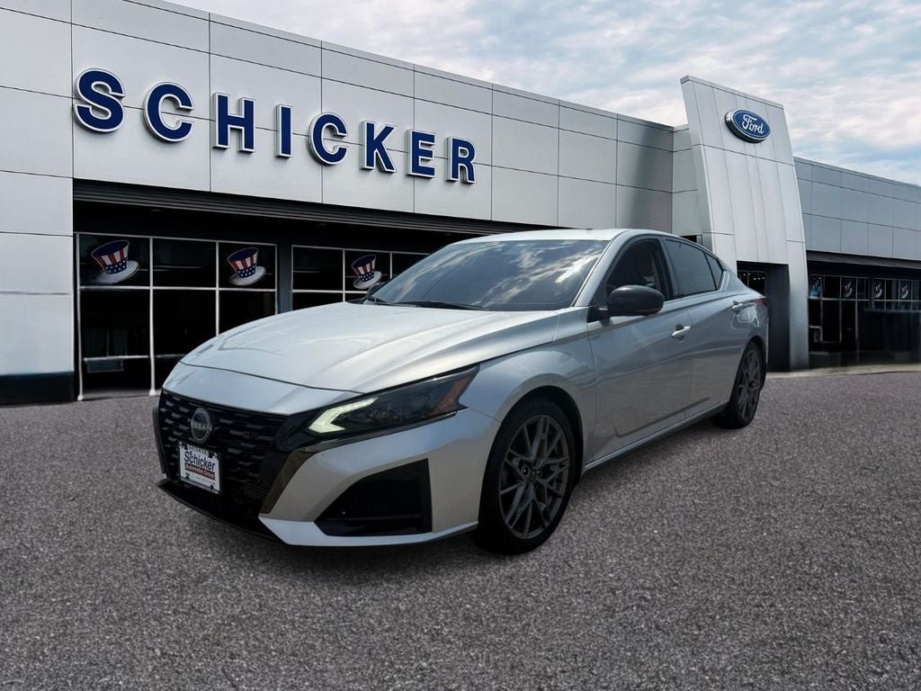 Used 2023 Nissan Altima 2.0 SR FWD image 4