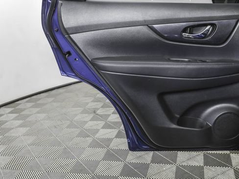 Used 2019 Nissan Rogue SV image 38