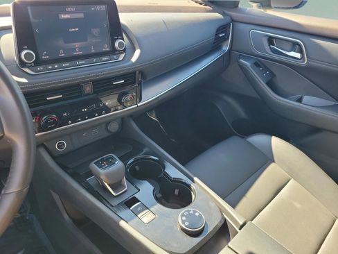 Certified 2021 Nissan Rogue SV w/ Premium Package image 32