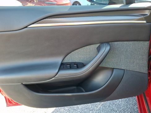 Used 2021 Tesla Model S Plaid image 12