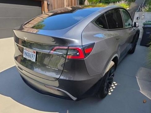 Used 2024 Tesla Model Y Long Range AWD/4WD image 5