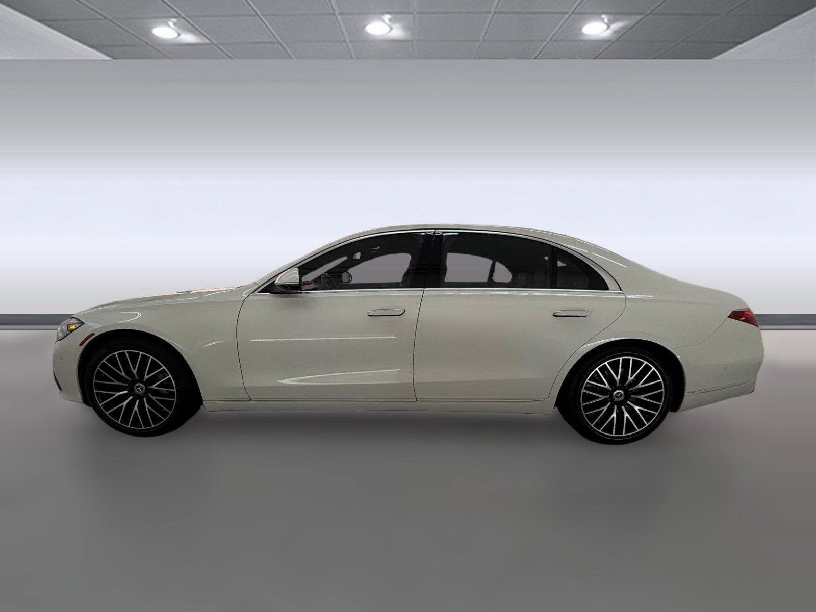 Used 2022 Mercedes-Benz S 500 4MATIC image 2