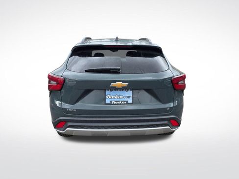 Used 2025 Chevrolet Trax LT w/ LT Convenience Package image 6