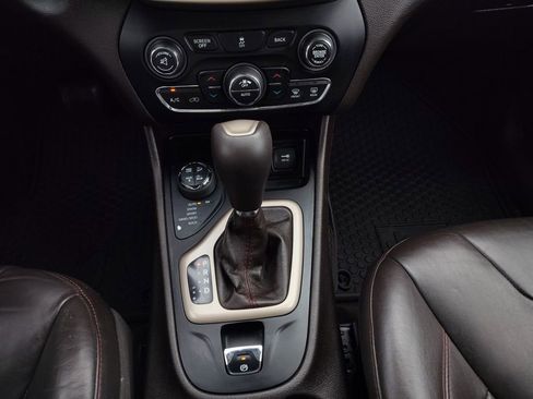 Used 2014 Jeep Cherokee Trailhawk image 9