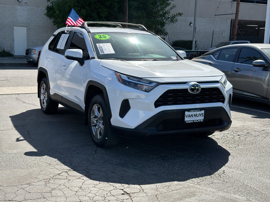Used 2025 Toyota RAV4 XLE AWD/4WD image 10