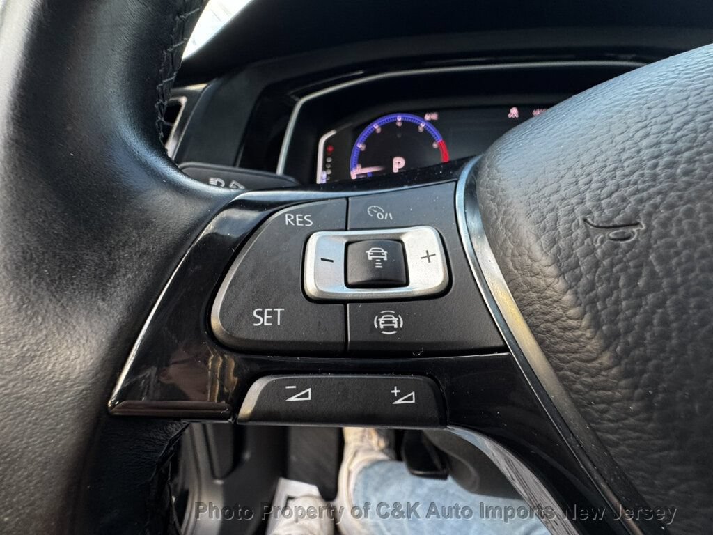 Used 2019 Volkswagen Jetta SEL w/ Cold Weather Package FWD image 36