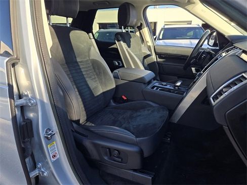 Used 2023 Land Rover Discovery S image 20