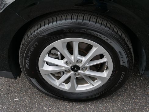 Used 2024 Kia Carnival LX image 15