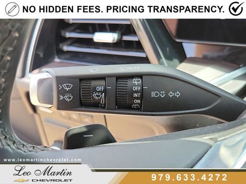 Used 2025 Chevrolet Suburban LT RWD image 29